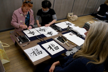 A women teaches Chinese caligraphy