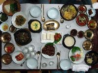 Hanjeongsik (한정식), full-course meal in Korean cuisine