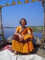 Robyn Beeche head shot on Yumuna River, India
