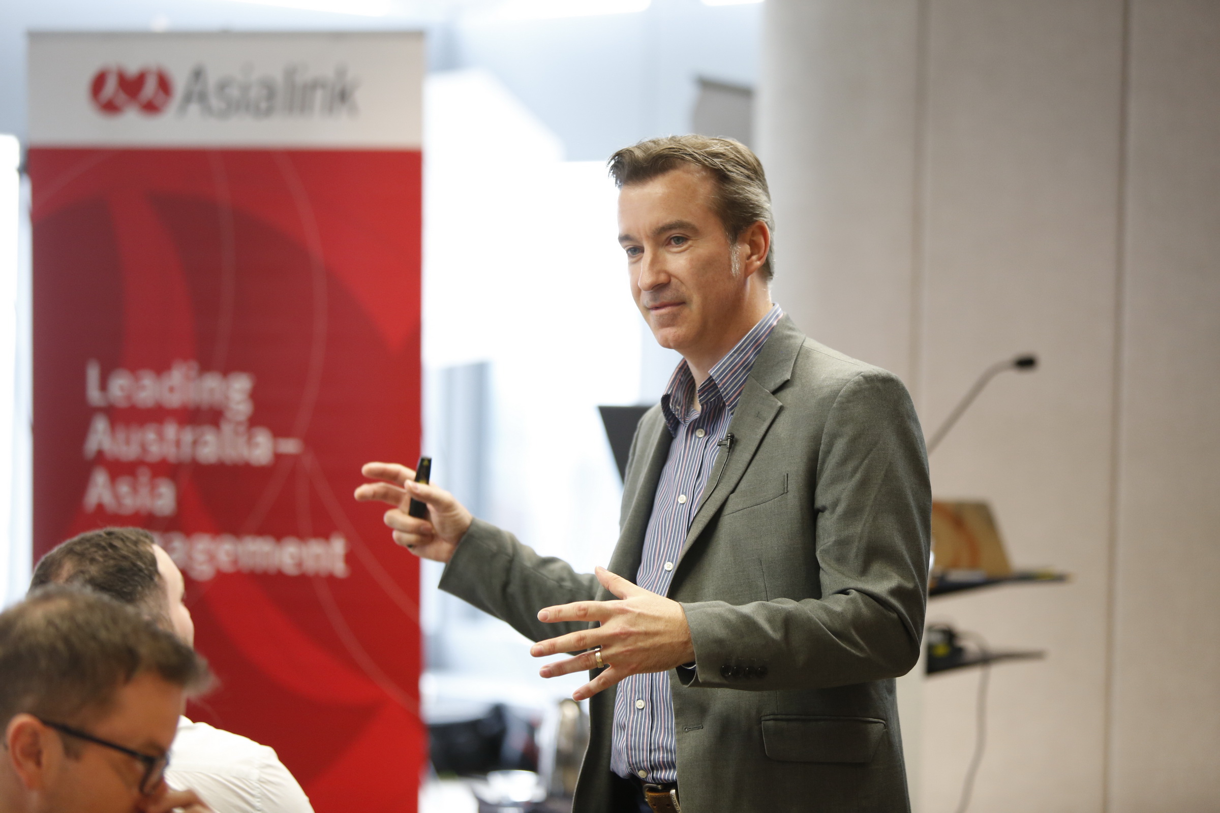 Hamish Curry leads a professional learning session as part of the 2020 Asialink Leaders Program 